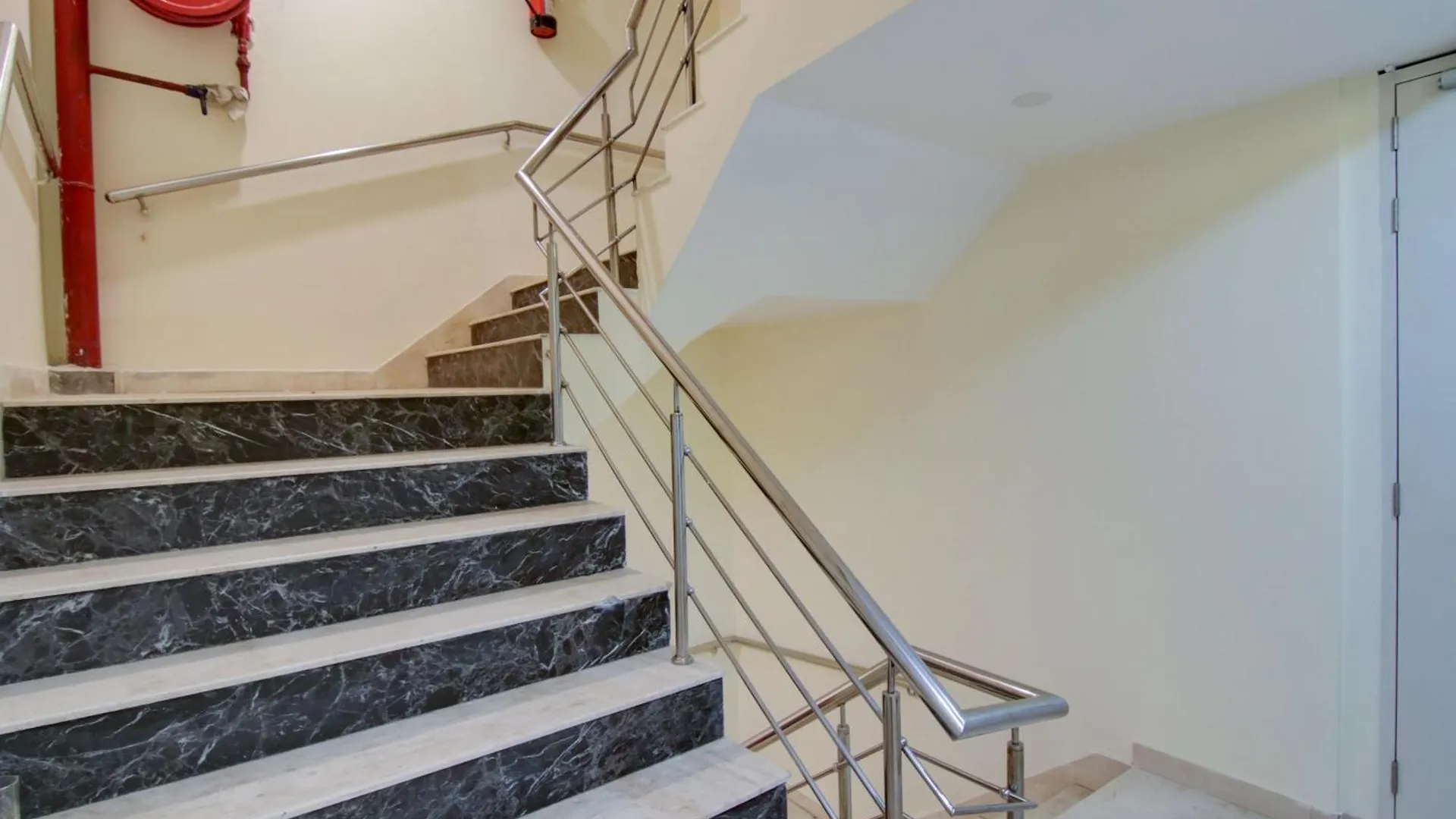 Hotel Hsp Suites At Delhi Airport New Delhi 3*,