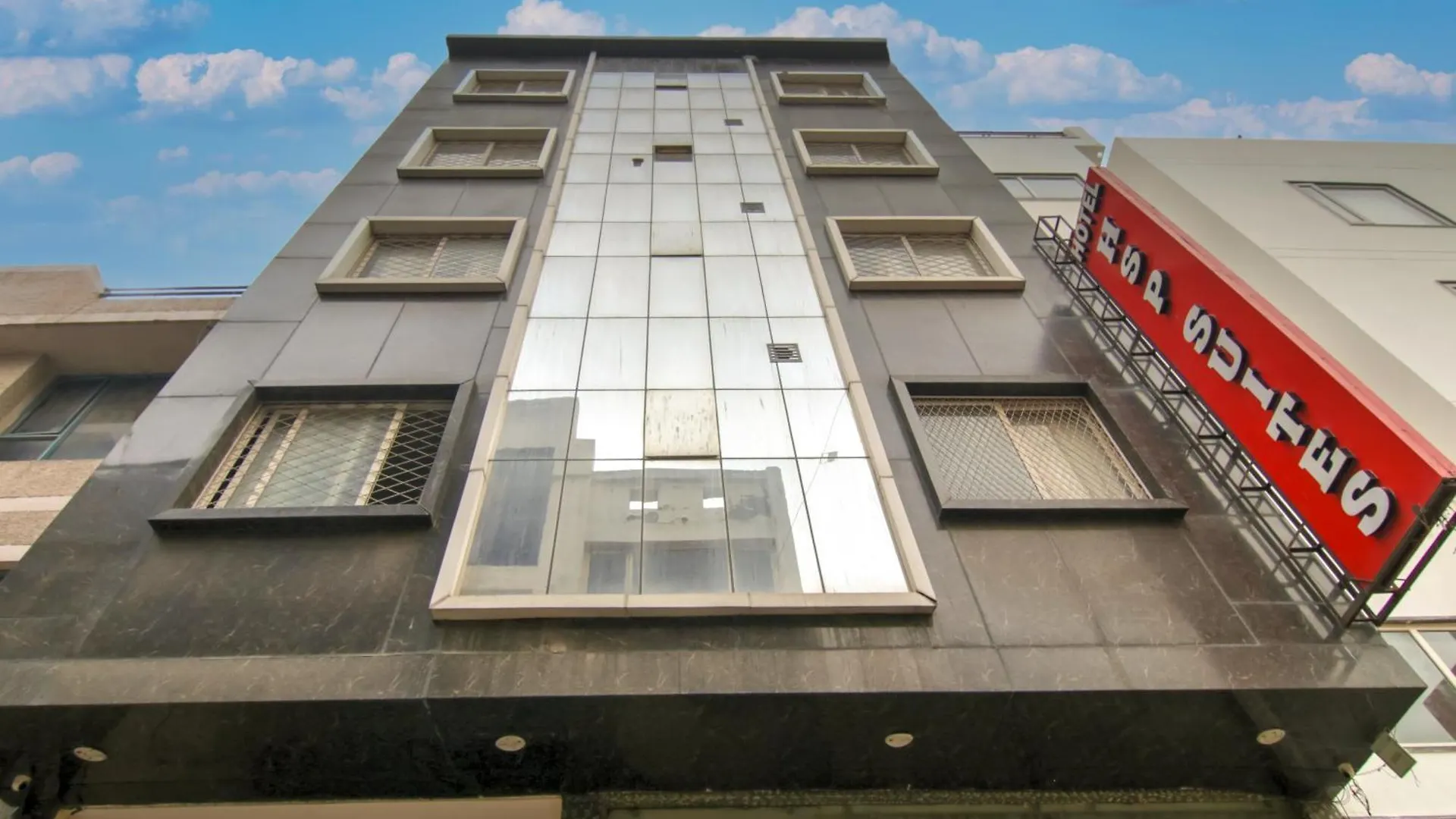 ***  Hotel Hsp Suites At Delhi Airport New Delhi India